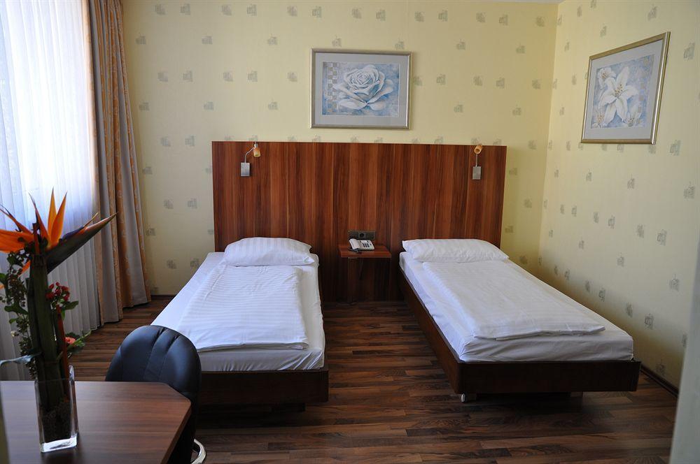 Hotel Astoria フランクフルト エクステリア 写真