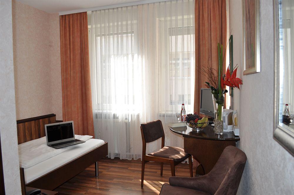 Hotel Astoria フランクフルト エクステリア 写真