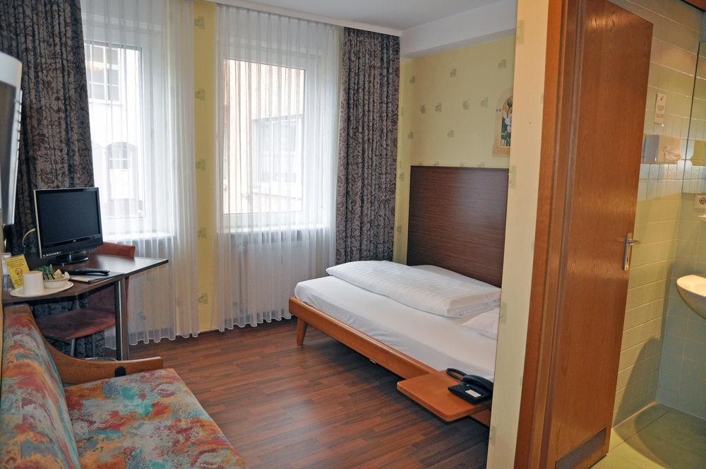 Hotel Astoria フランクフルト エクステリア 写真