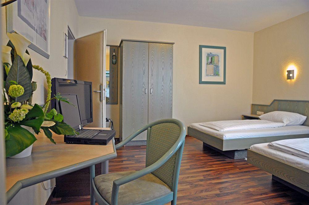 Hotel Astoria フランクフルト エクステリア 写真