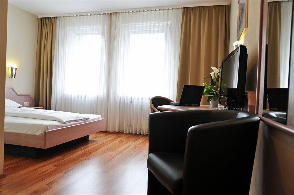 Hotel Astoria フランクフルト エクステリア 写真